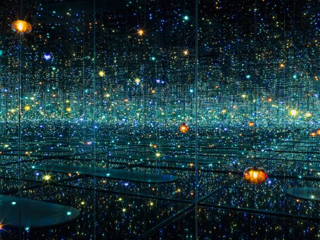  Infinity Mirrored Room–The Souls of Millions of Light Years Away (2013), Yayoi Kusama, 