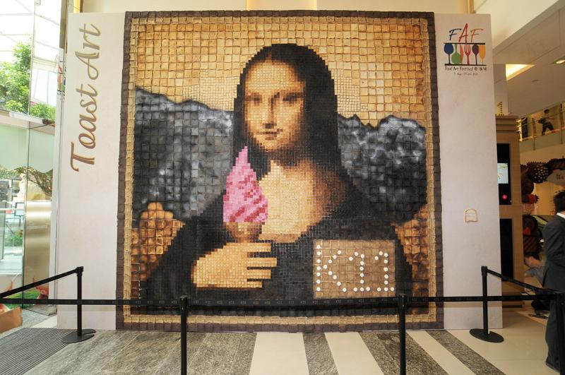 Mona Lisa made out of toast by Maurice Bennett at the K11 Mall