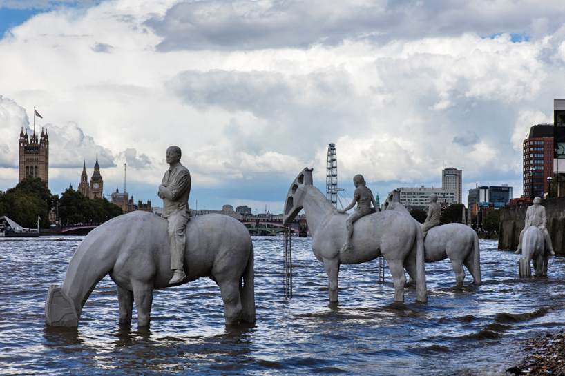 Jason Decaires Taylor four horse sculptures on the Thames river 