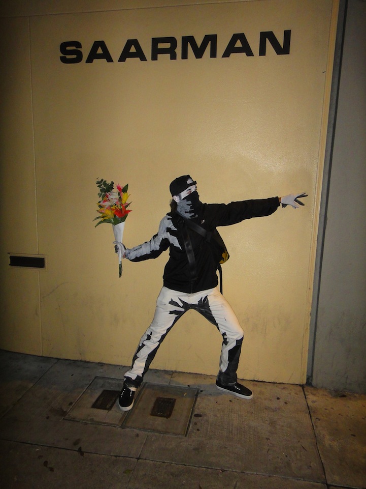 banksy-flower-thrower